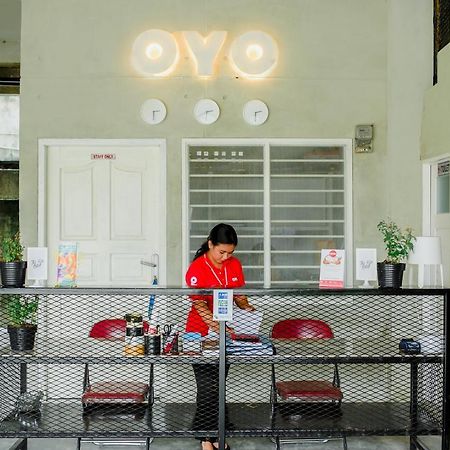 Oyo 183 The Pipe House Hotel Palembang Exterior photo