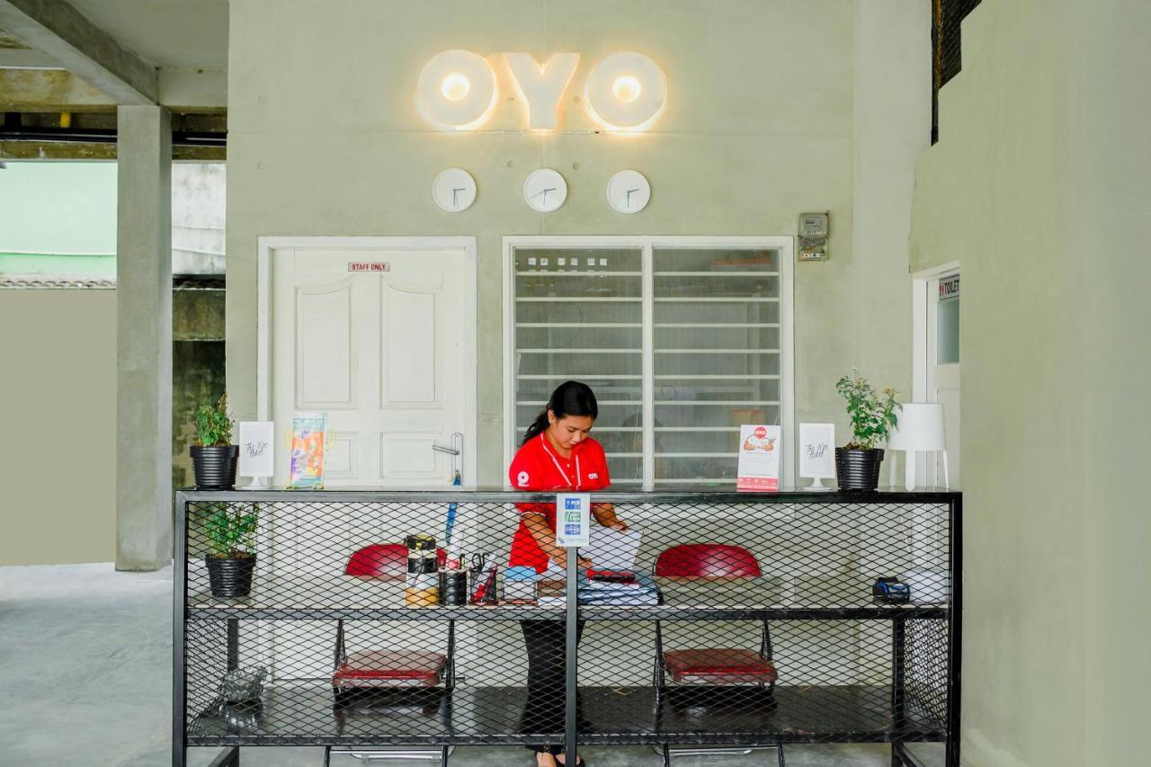 Oyo 183 The Pipe House Hotel Palembang Exterior photo