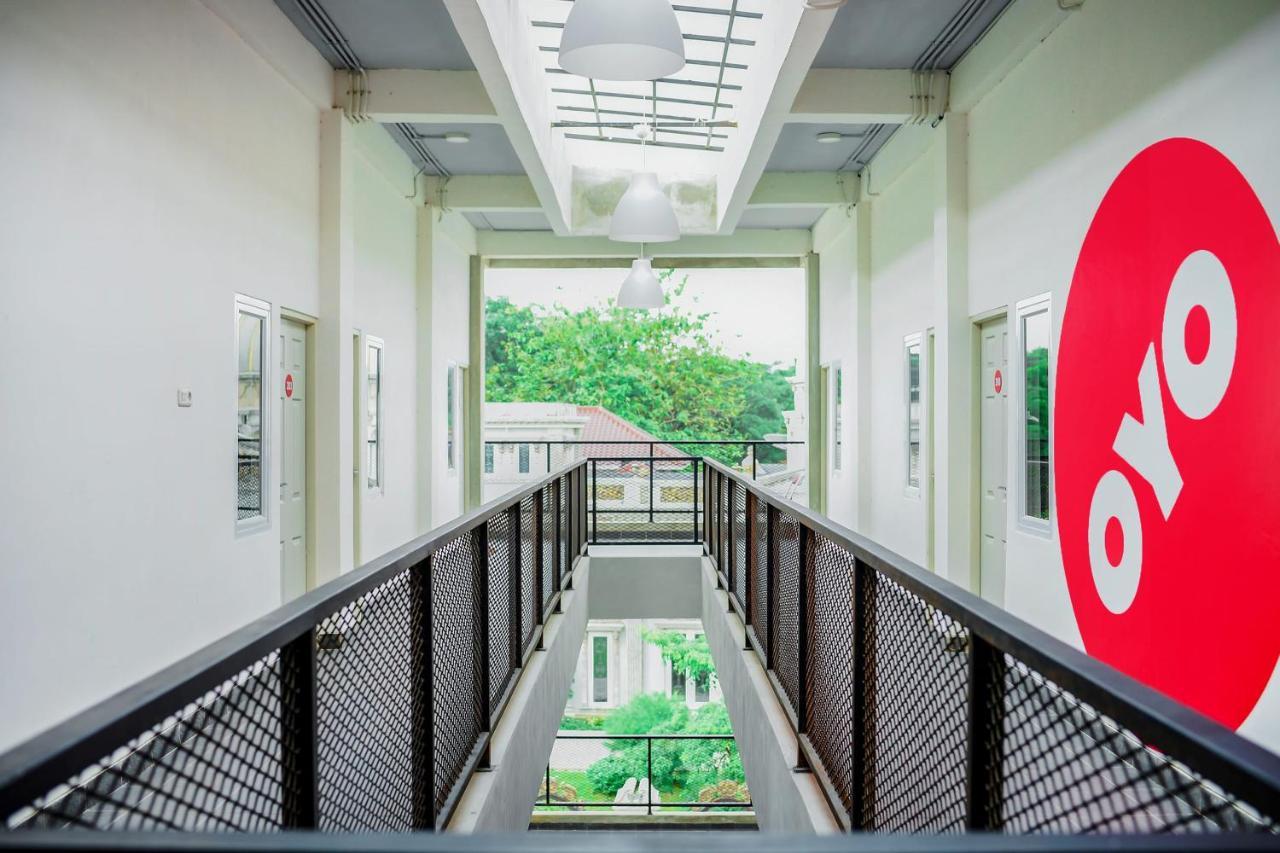 Oyo 183 The Pipe House Hotel Palembang Exterior photo