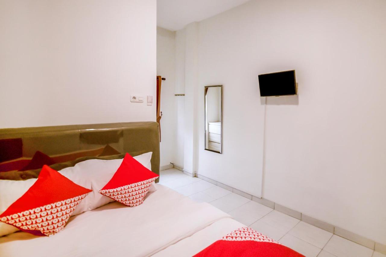 Oyo 183 The Pipe House Hotel Palembang Exterior photo