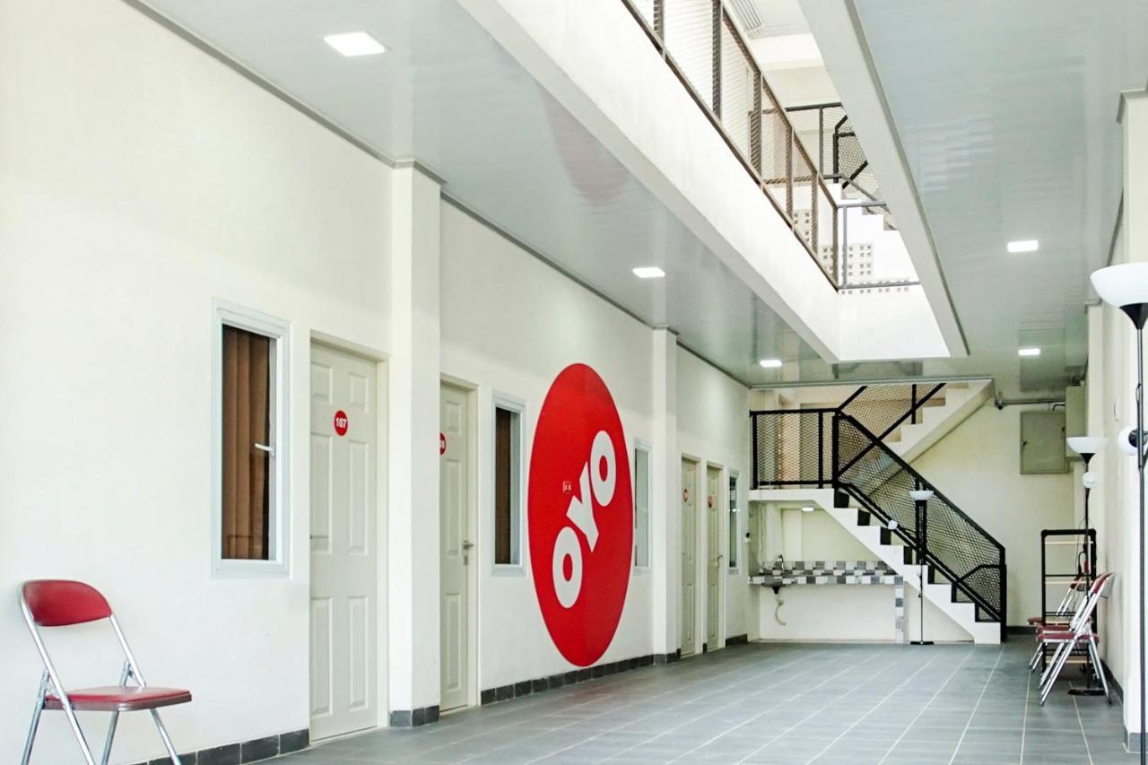 Oyo 183 The Pipe House Hotel Palembang Exterior photo