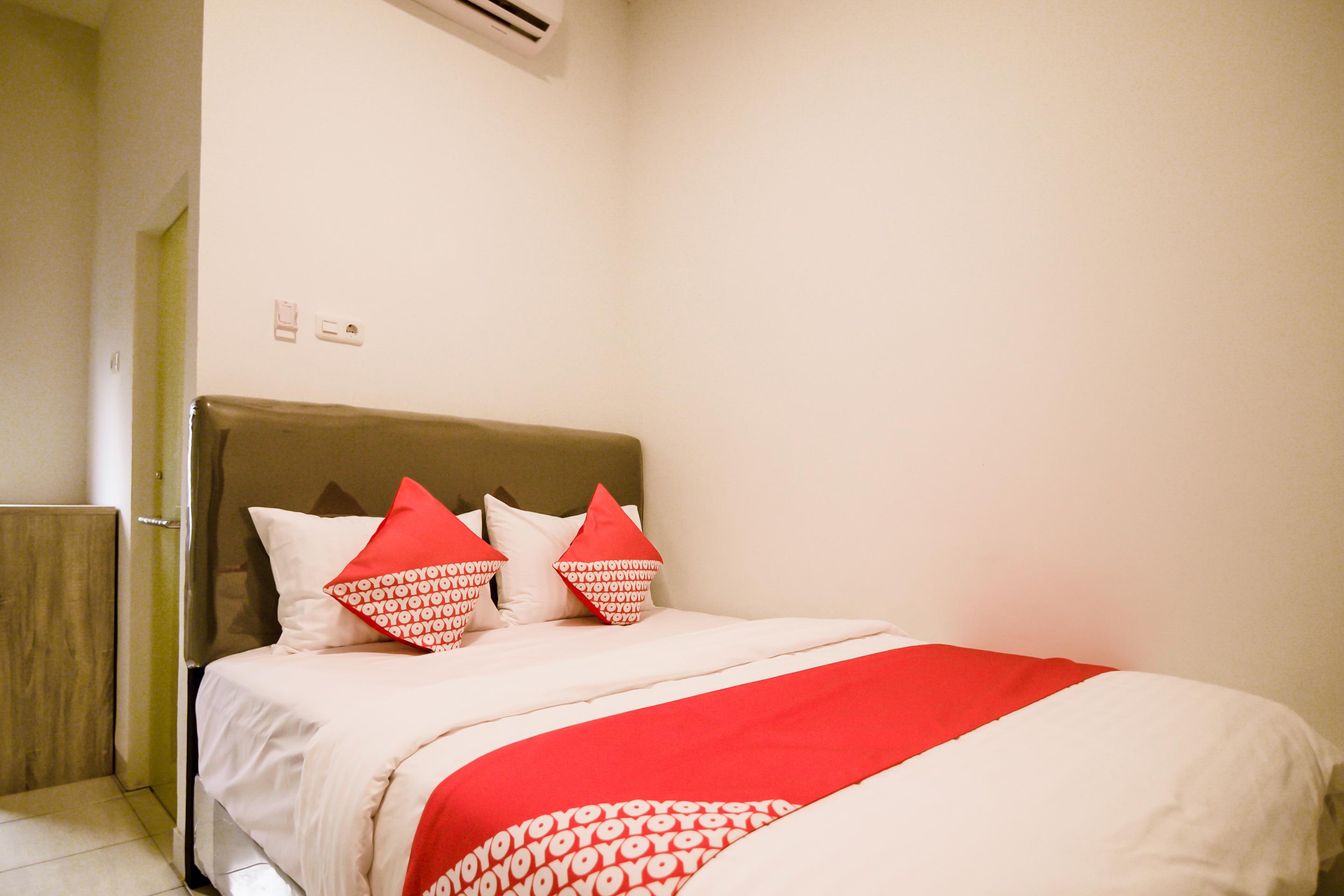 Oyo 183 The Pipe House Hotel Palembang Exterior photo