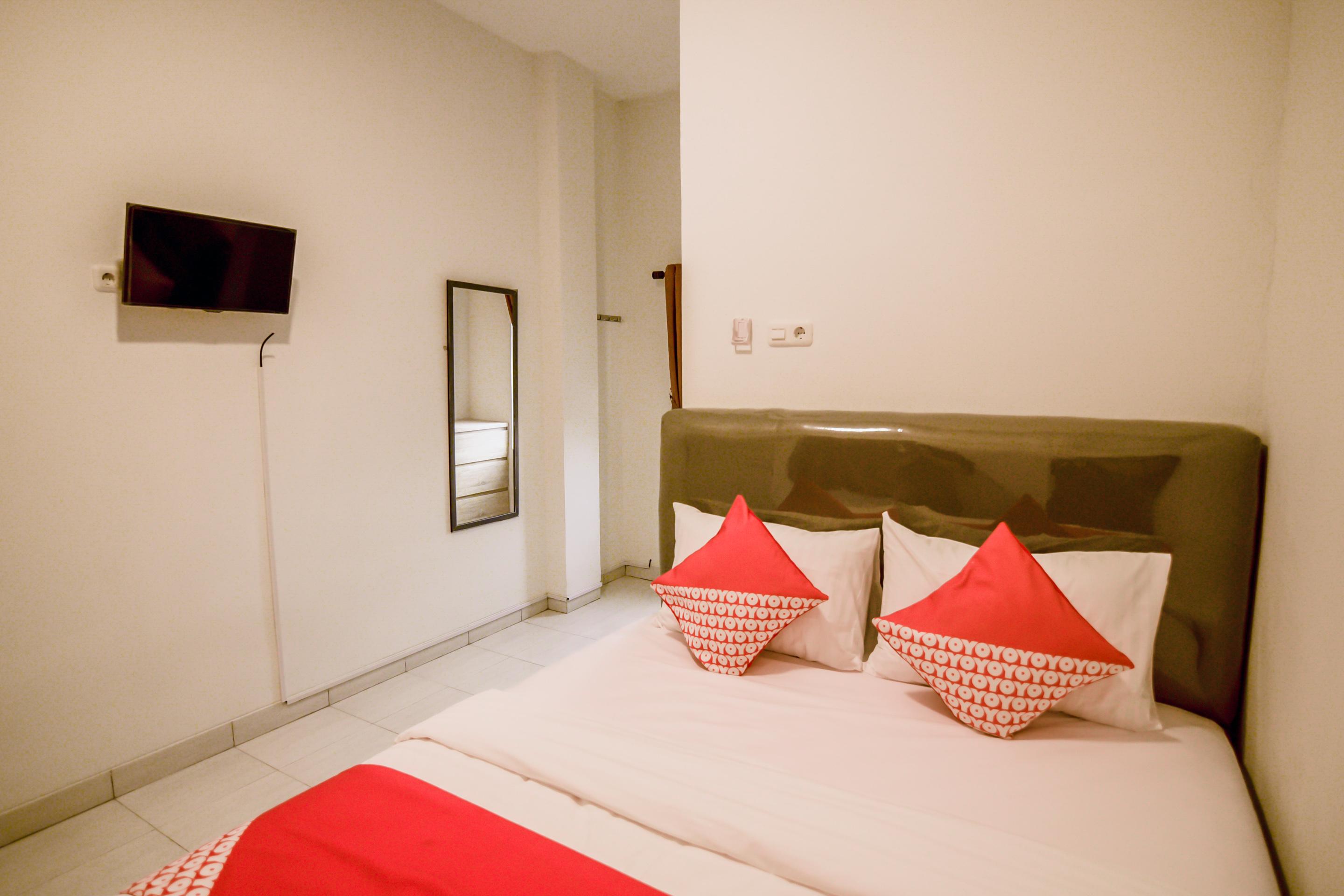 Oyo 183 The Pipe House Hotel Palembang Exterior photo