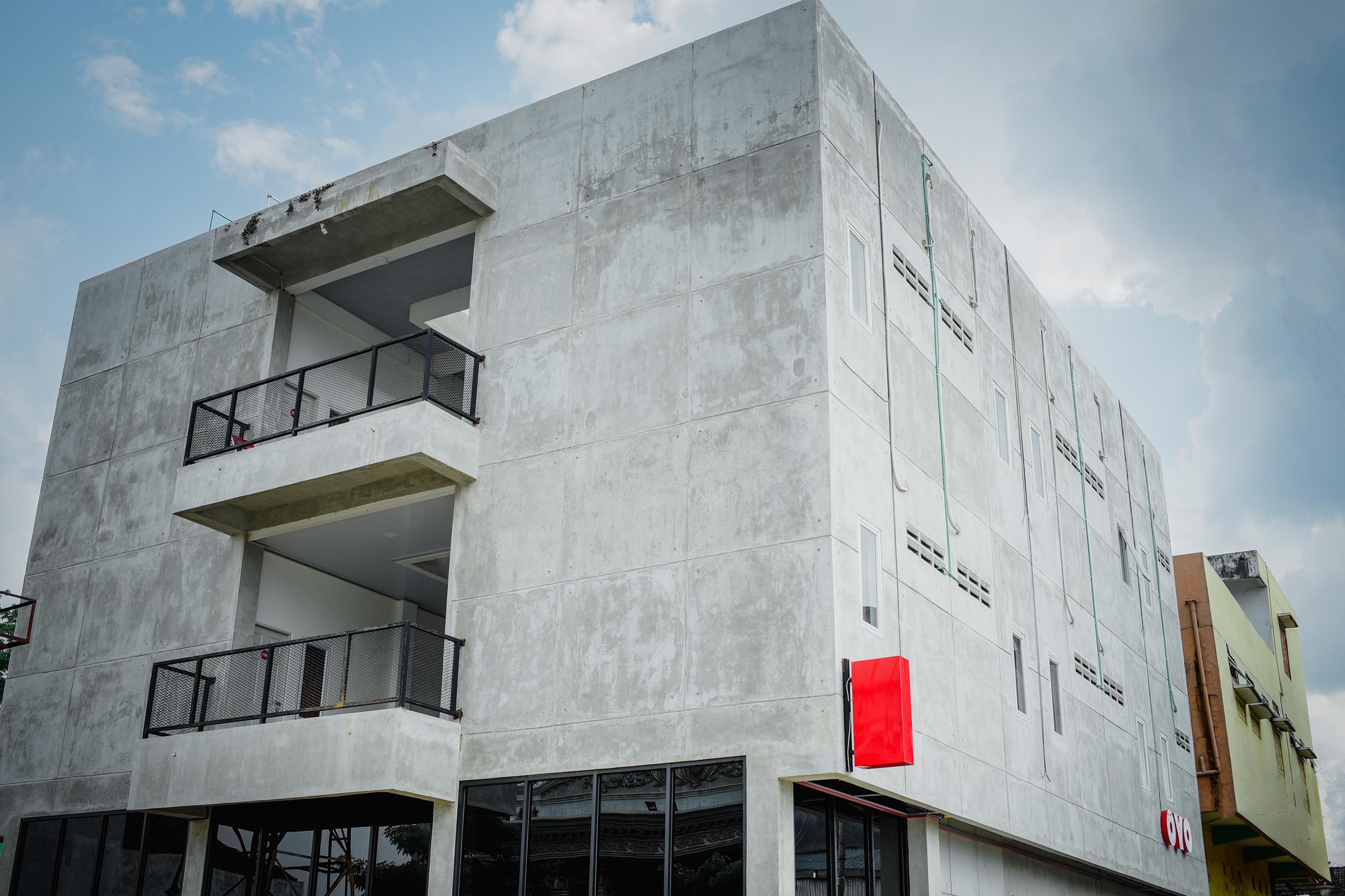 Oyo 183 The Pipe House Hotel Palembang Exterior photo