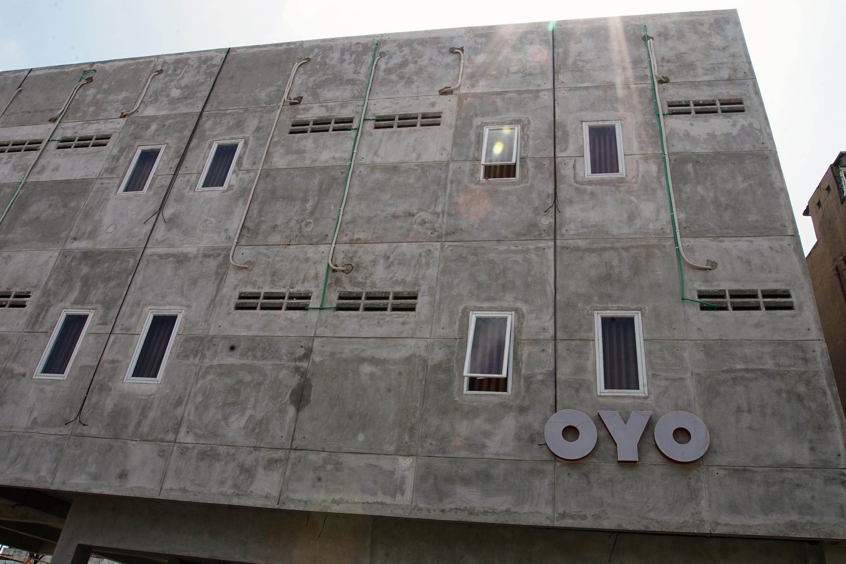 Oyo 183 The Pipe House Hotel Palembang Exterior photo