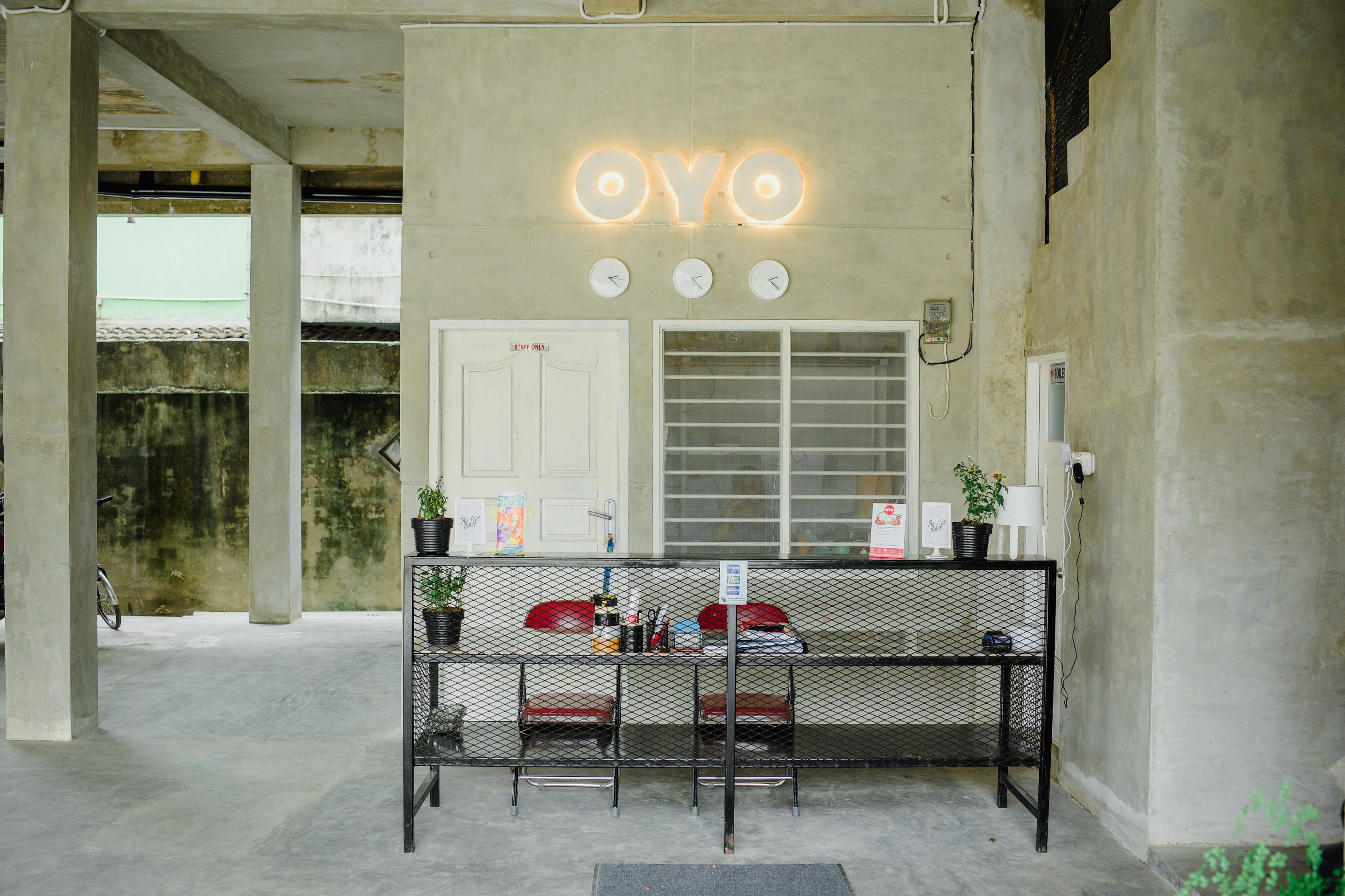 Oyo 183 The Pipe House Hotel Palembang Exterior photo