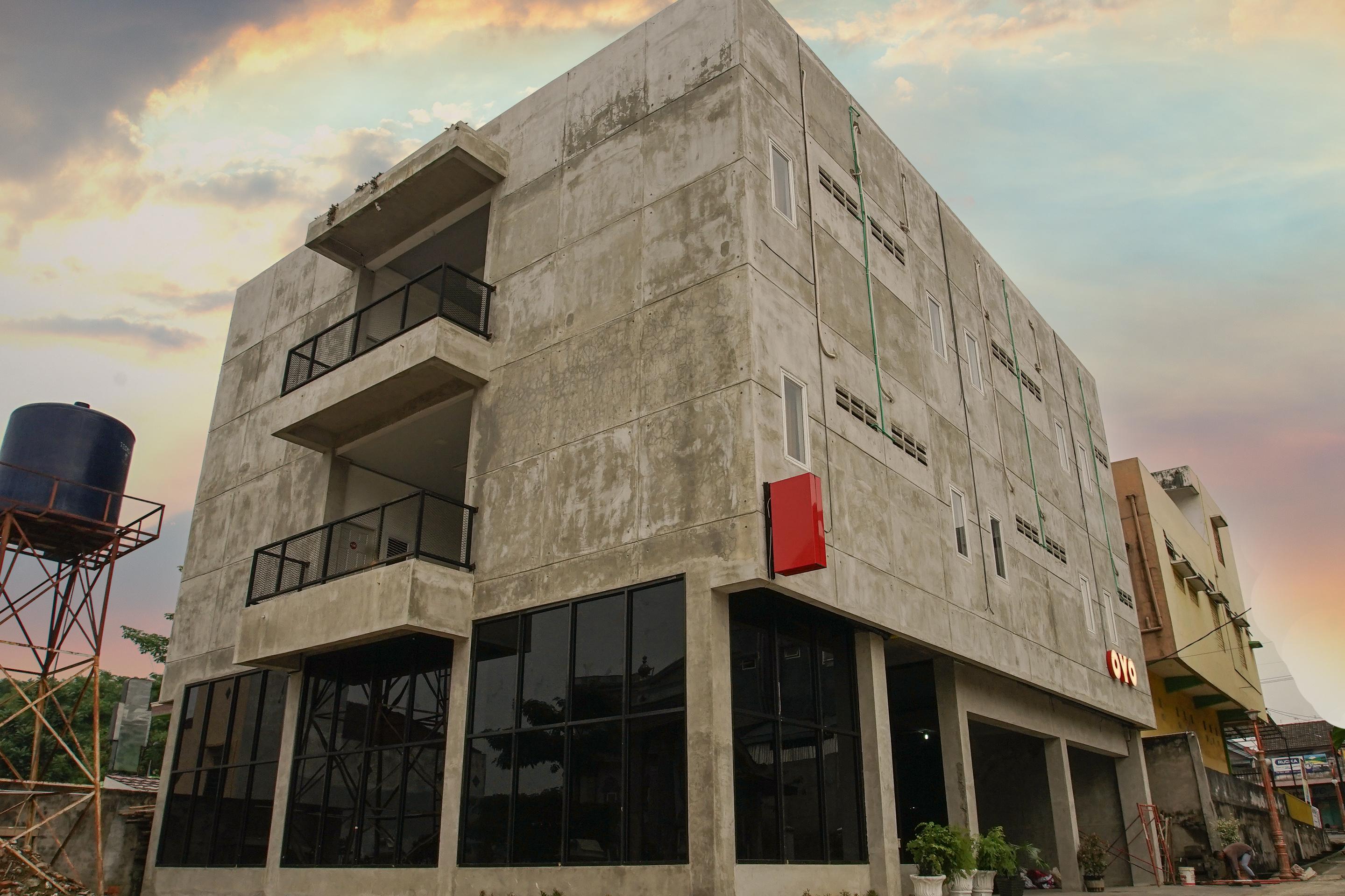 Oyo 183 The Pipe House Hotel Palembang Exterior photo