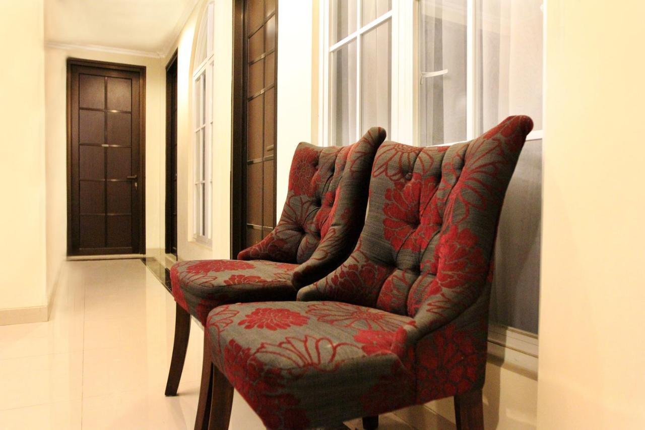 Oyo 183 The Pipe House Hotel Palembang Exterior photo