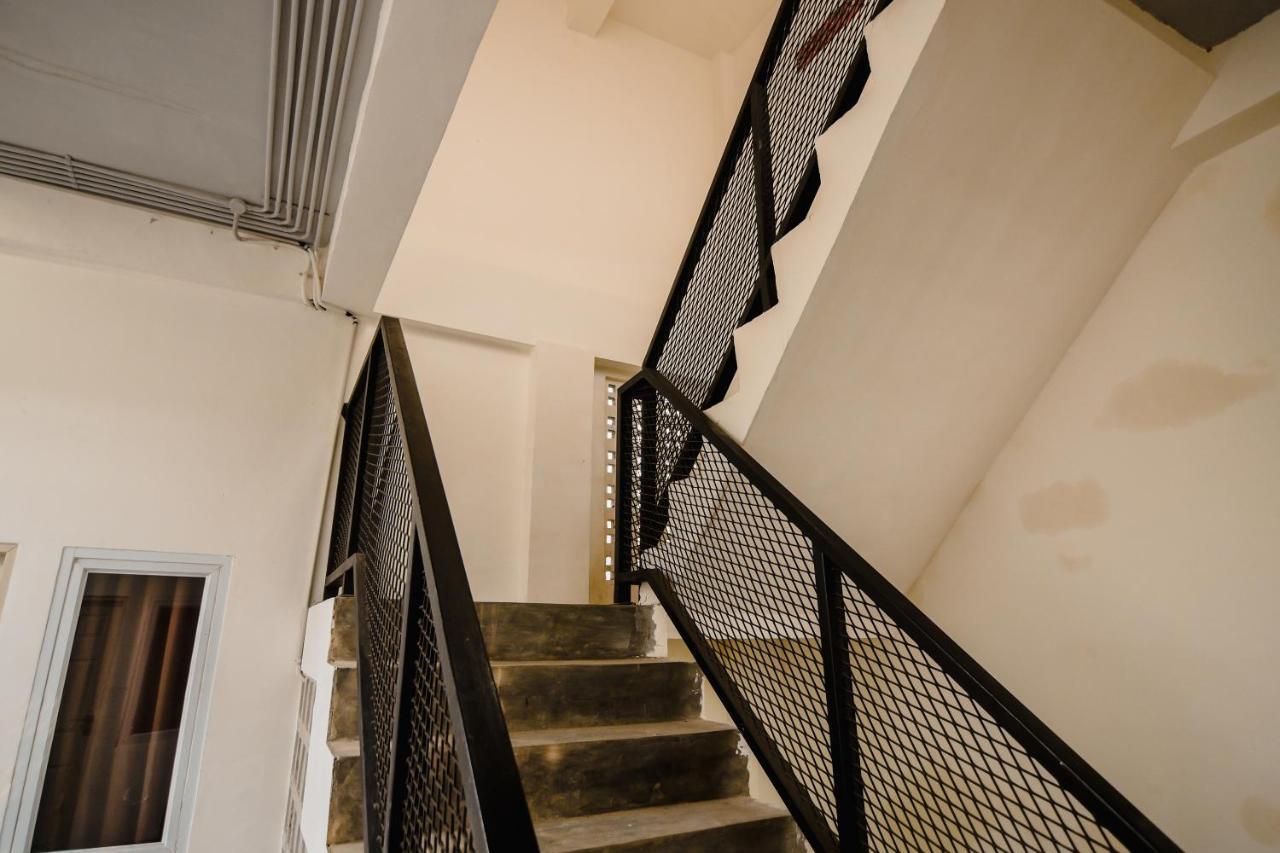 Oyo 183 The Pipe House Hotel Palembang Exterior photo