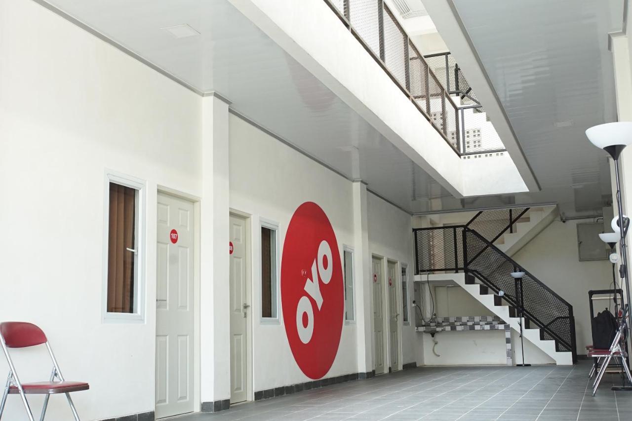 Oyo 183 The Pipe House Hotel Palembang Exterior photo