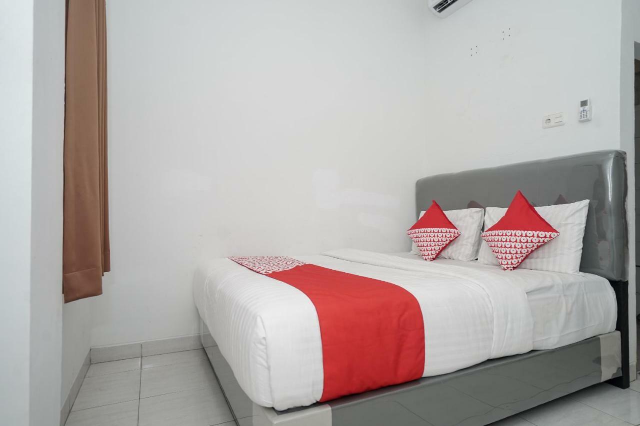 Oyo 183 The Pipe House Hotel Palembang Exterior photo