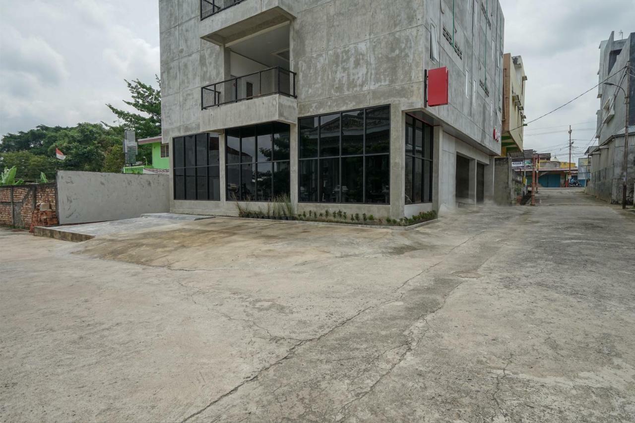 Oyo 183 The Pipe House Hotel Palembang Exterior photo