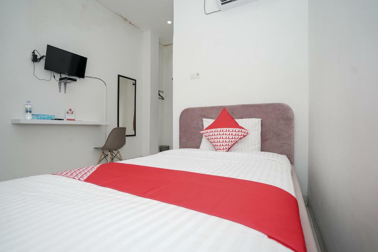 Oyo 183 The Pipe House Hotel Palembang Exterior photo